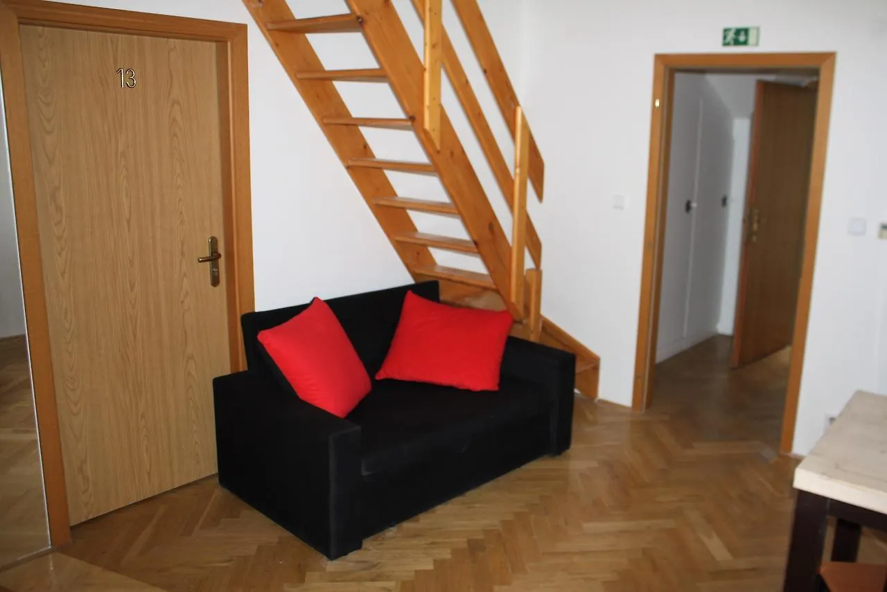 Hostel Hello Prague 0*,